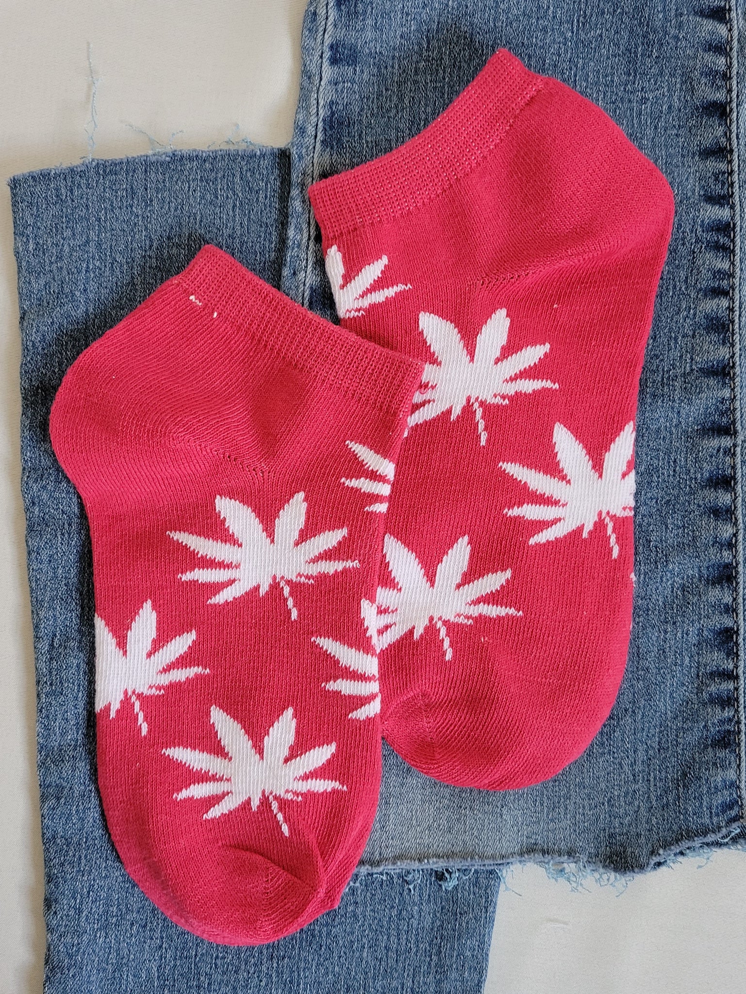 Marijuana Leaf Low Cut Sock (Red Rose)